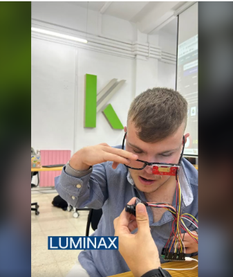 Pepe probando el prototipo.