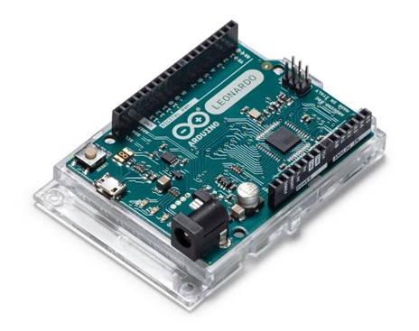 Figura 2.5. Placa de desarrollo Arduino Leonardo para conexión de dispositivos IoT. La placa contiene un microcontrolador ATmega32U4, 20 terminales para entradas/salidas digitales y una conexión USB para comunicación con otros equipos informáticos. Fuente: [ ]
