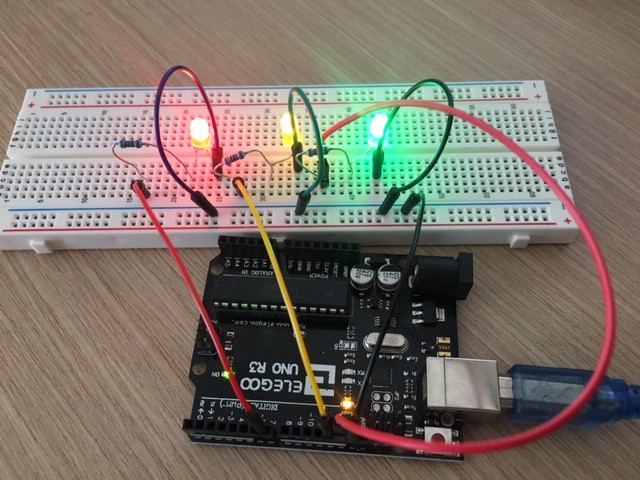 Figura 4. Ejemplo de uso de una protoboard.